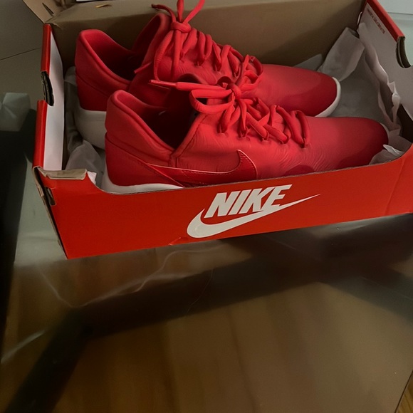 This shoes are new with your box they are so comfortable . - Picture 1 of 5